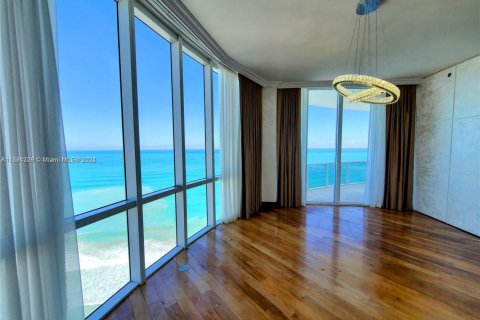 Condominio en venta en Sunny Isles Beach, Florida, 3 dormitorios, 257.15 m2 № 2012263 - foto 21