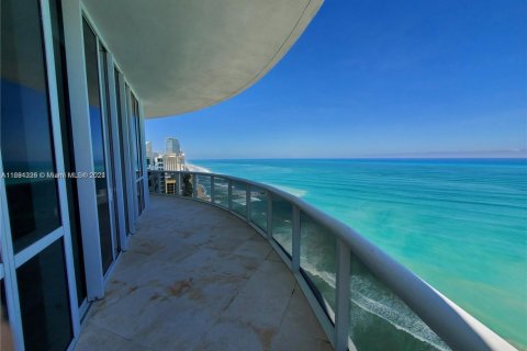 Condominio en venta en Sunny Isles Beach, Florida, 3 dormitorios, 257.15 m2 № 2012263 - foto 7