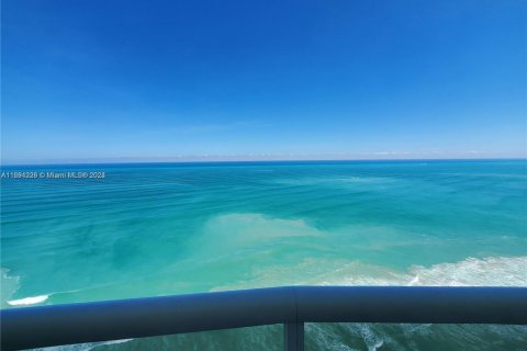 Condominio en venta en Sunny Isles Beach, Florida, 3 dormitorios, 257.15 m2 № 2012263 - foto 8