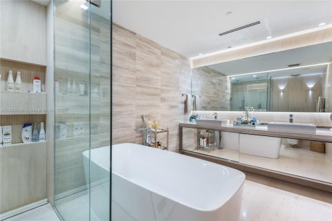 Condo in Miami Beach, Florida, 4 bedrooms  № 2016094 - photo 21