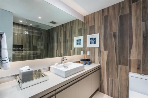Condo in Miami Beach, Florida, 4 bedrooms  № 2016094 - photo 25