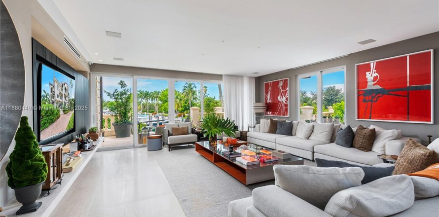 Condo in Miami Beach, Florida, 4 bedrooms  № 2016094