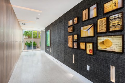 Condo in Miami Beach, Florida, 4 bedrooms  № 2016094 - photo 12