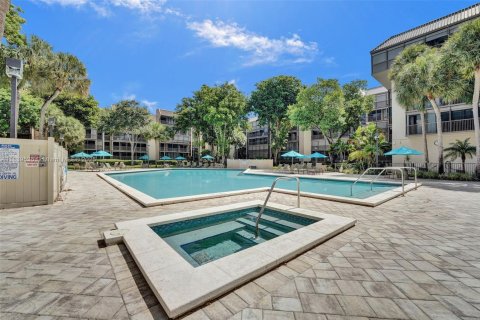 Condo in Hollywood, Florida, 2 bedrooms  № 1830595 - photo 21