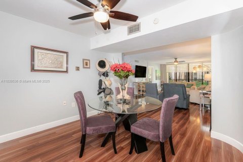 Condo in Hollywood, Florida, 2 bedrooms  № 1830595 - photo 8