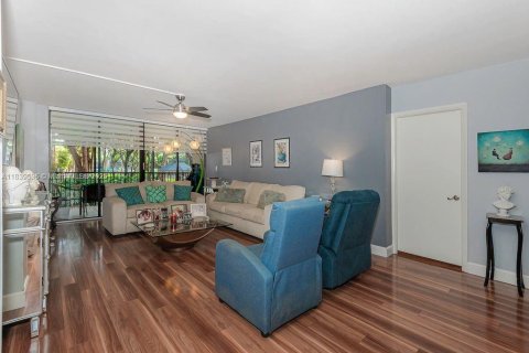 Condo in Hollywood, Florida, 2 bedrooms  № 1830595 - photo 3