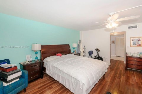 Condo in Hollywood, Florida, 2 bedrooms  № 1830595 - photo 15