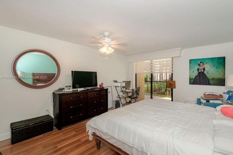 Condo in Hollywood, Florida, 2 bedrooms  № 1830595 - photo 13