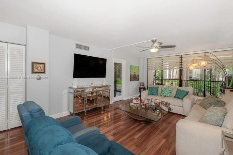 Condo in Hollywood, Florida, 2 bedrooms  № 1830595 - photo 4