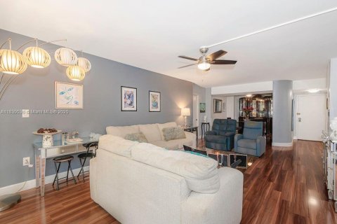 Condo in Hollywood, Florida, 2 bedrooms  № 1830595 - photo 5