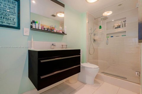 Condo in Hollywood, Florida, 2 bedrooms  № 1830595 - photo 11