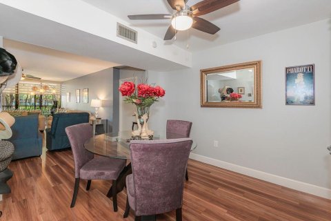 Condo in Hollywood, Florida, 2 bedrooms  № 1830595 - photo 9