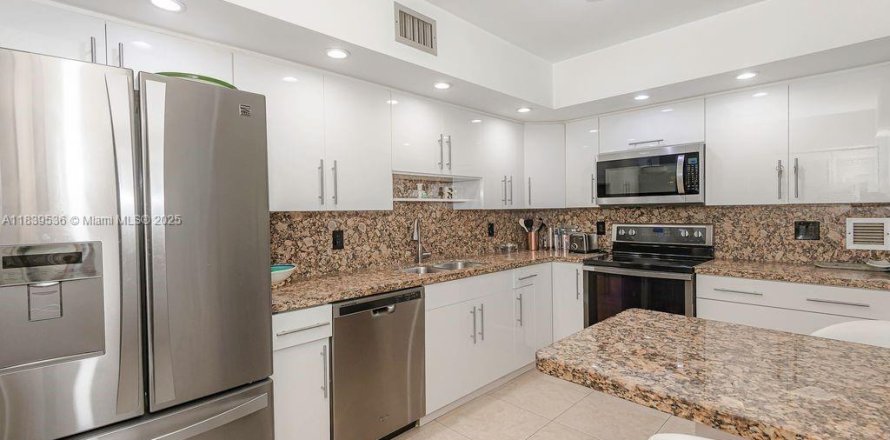 Condo in Hollywood, Florida, 2 bedrooms  № 1830595