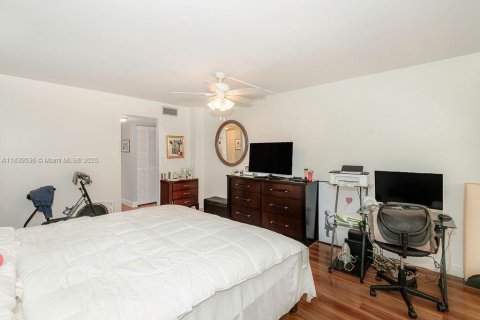 Condo in Hollywood, Florida, 2 bedrooms  № 1830595 - photo 14