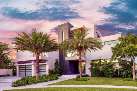 House in Deerfield Beach, Florida 6 bedrooms, 689.33 sq.m. № 2081930 - photo 3