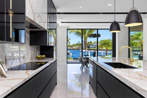 House in Deerfield Beach, Florida 6 bedrooms, 689.33 sq.m. № 2081930 - photo 17