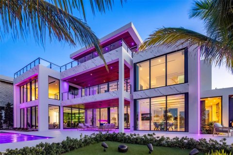 House in Deerfield Beach, Florida 6 bedrooms, 689.33 sq.m. № 2081930 - photo 6