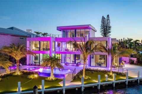 House in Deerfield Beach, Florida 6 bedrooms, 689.33 sq.m. № 2081930 - photo 5