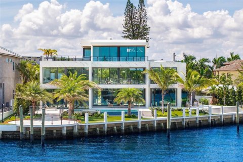 House in Deerfield Beach, Florida 6 bedrooms, 689.33 sq.m. № 2081930 - photo 2