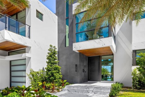 House in Deerfield Beach, Florida 6 bedrooms, 689.33 sq.m. № 2081930 - photo 9