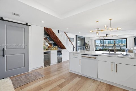 Condominio en venta en North Miami Beach, Florida, 2 dormitorios, 124.95 m2 № 2057550 - foto 5