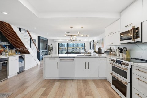 Condominio en North Miami Beach, Florida, 2 dormitorios  № 2057550