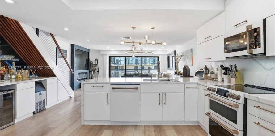 Condominio en North Miami Beach, Florida, 2 dormitorios  № 2057550