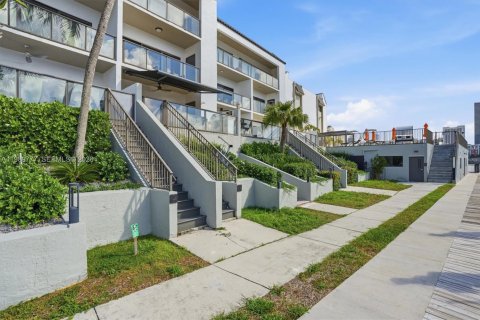 Condominio en venta en North Miami Beach, Florida, 2 dormitorios, 124.95 m2 № 2057550 - foto 19