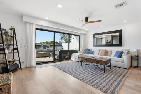 Condominio en venta en North Miami Beach, Florida, 2 dormitorios, 124.95 m2 № 2057550 - foto 2