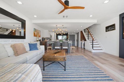 Condominio en venta en North Miami Beach, Florida, 2 dormitorios, 124.95 m2 № 2057550 - foto 4