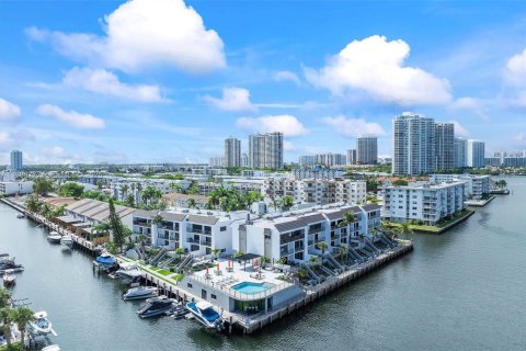 Condominio en venta en North Miami Beach, Florida, 2 dormitorios, 124.95 m2 № 2057550 - foto 21