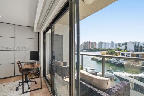 Condominio en venta en North Miami Beach, Florida, 2 dormitorios, 124.95 m2 № 2057550 - foto 11