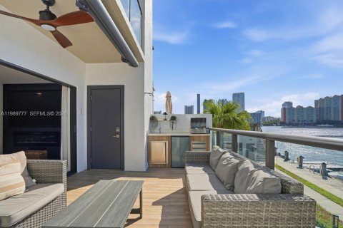 Condominio en venta en North Miami Beach, Florida, 2 dormitorios, 124.95 m2 № 2057550 - foto 15