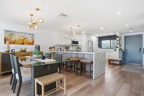 Condominio en venta en North Miami Beach, Florida, 2 dormitorios, 124.95 m2 № 2057550 - foto 7