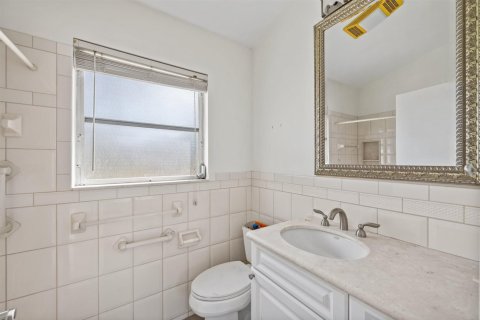 House in Lake Worth, Florida 3 bedrooms, 137.5 sq.m. № 2249178 - photo 22