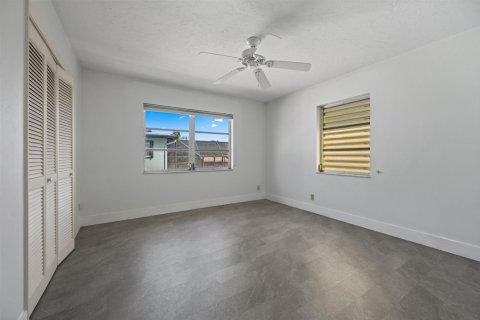 House in Lake Worth, Florida 3 bedrooms, 137.5 sq.m. № 2249178 - photo 21