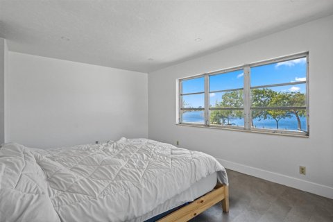House in Lake Worth, Florida 3 bedrooms, 137.5 sq.m. № 2249178 - photo 16
