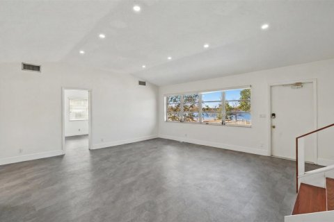 House in Lake Worth, Florida 3 bedrooms, 137.5 sq.m. № 2249178 - photo 9
