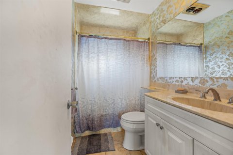 House in Lake Worth, Florida 3 bedrooms, 137.5 sq.m. № 2249178 - photo 19