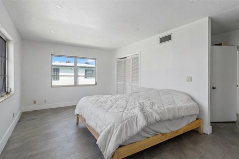House in Lake Worth, Florida 3 bedrooms, 137.5 sq.m. № 2249178 - photo 15