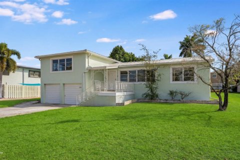 House in Lake Worth, Florida 3 bedrooms, 137.5 sq.m. № 2249178 - photo 6