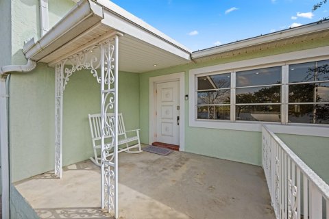 House in Lake Worth, Florida 3 bedrooms, 137.5 sq.m. № 2249178 - photo 4