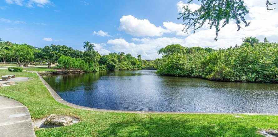 House in Boca Raton, Florida 3 bedrooms, 180.69 sq.m. № 1186373