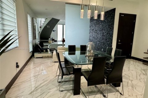 House in Doral, Florida 5 bedrooms, 383.59 sq.m. № 1699124 - photo 5
