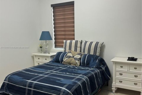 House in Doral, Florida 5 bedrooms, 383.59 sq.m. № 1699124 - photo 26