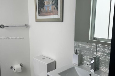 House in Doral, Florida 5 bedrooms, 383.59 sq.m. № 1699124 - photo 28