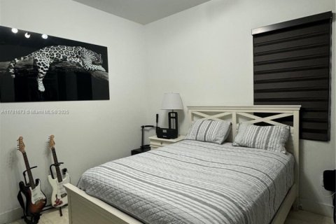 House in Doral, Florida 5 bedrooms, 383.59 sq.m. № 1699124 - photo 27