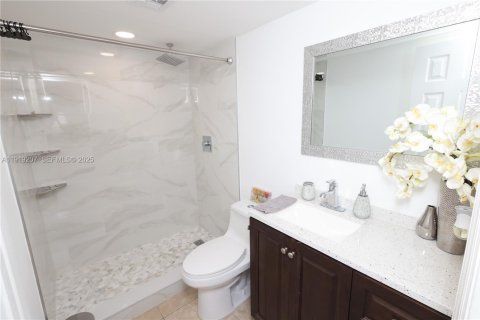 Condominio en venta en Hialeah, Florida, 2 dormitorios, 69.4 m2 № 1975010 - foto 15