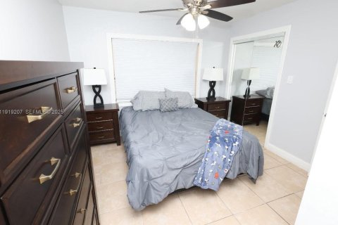 Condominio en venta en Hialeah, Florida, 2 dormitorios, 69.4 m2 № 1975010 - foto 14