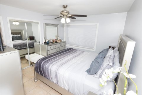 Condominio en venta en Hialeah, Florida, 2 dormitorios, 69.4 m2 № 1975010 - foto 7